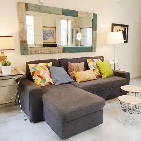 Homeyseville-bright At Santa Cruz 4 Pax, Parking Optional إشبيلية