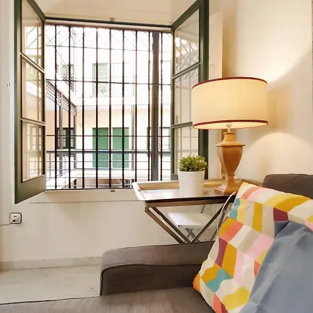 Homeyseville-bright At Santa Cruz 4 Pax, Parking Optional Apartman Sevilla