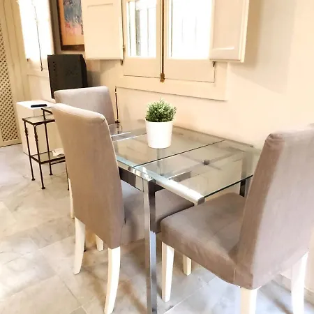 Apartman Homeyseville-bright At Santa Cruz 4 Pax, Parking Optional Sevilla
