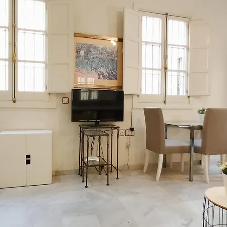 Homeyseville-bright At Santa Cruz 4 Pax, Parking Optional Apartman